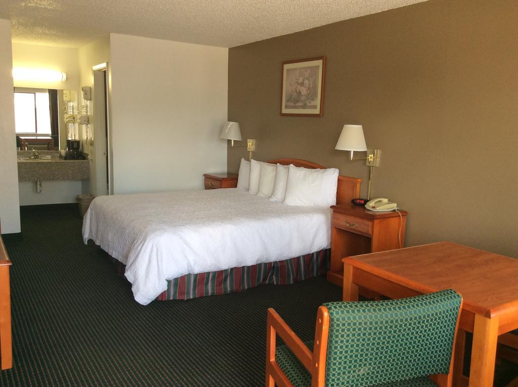 Sagamar Inn Cleburne Exterior photo